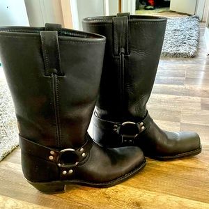 Women’s Frye harness Boot size 8.5